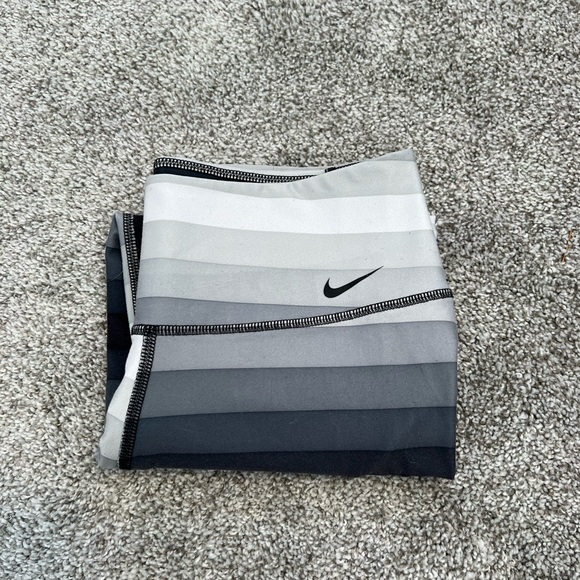 Nike Cropped Dry-Fit Grey Striped Leggings - Picture 1 of 4